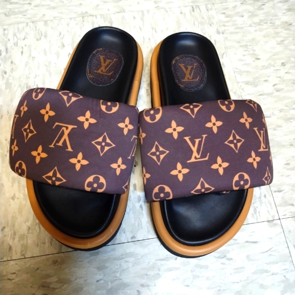 Louis Vuitton pool pillow flat comfort Mule